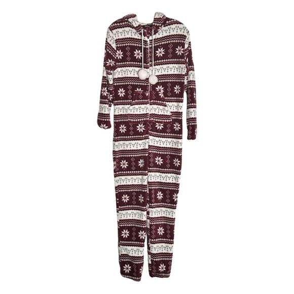 🌺 Boohoo Fleece Burgundy Fair Isle One Piece Pajamas Size 4 Winter Snowflake - Picture 1 of 9